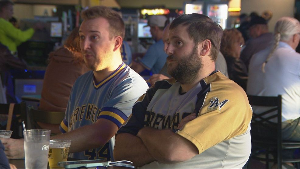 Brewers fans show World Series excitement at Stadium View — Fox 11 Green Bay Local, Brownsville Sports news