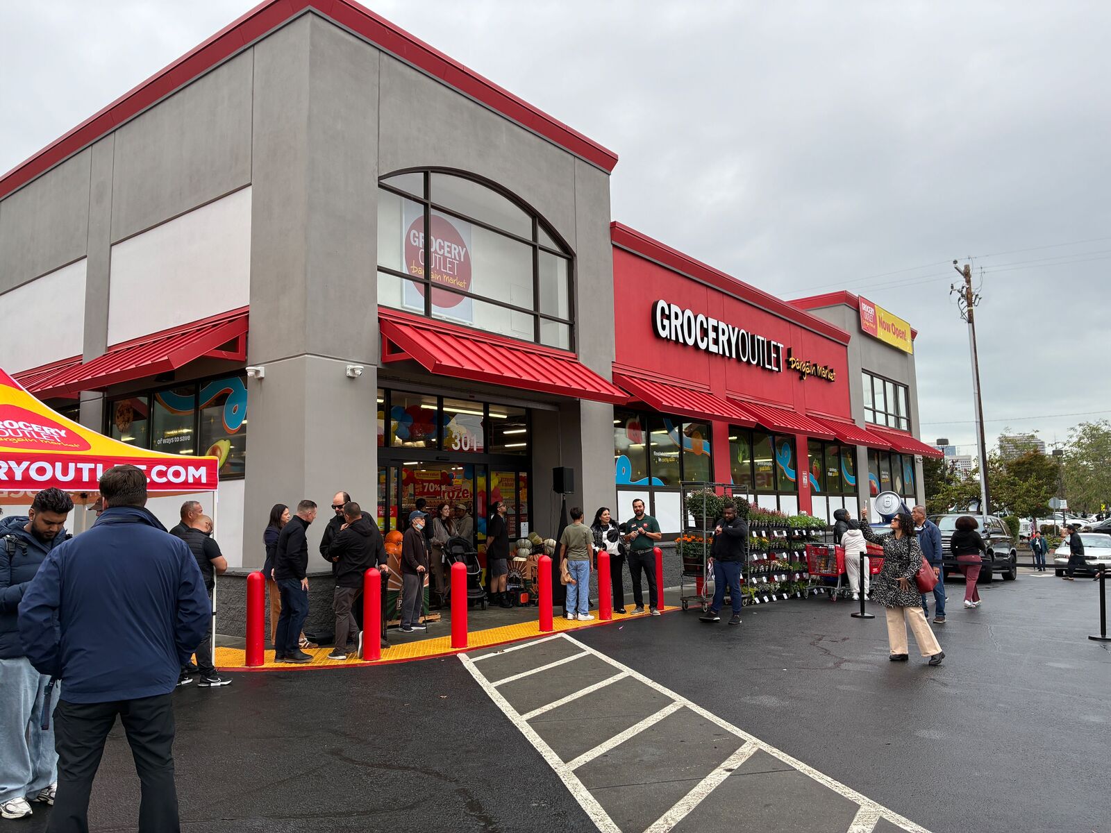 New Grocery Outlet opens in Oakland’s Eastlake neighborhood — The Oaklandside, Brownsville Business news